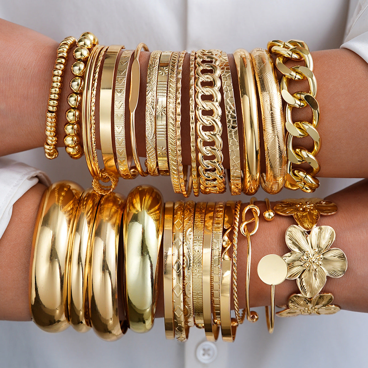 Damen Armreifen-Set mit kunstvollen Designs und glänzenden Oberflächen Shop Nory