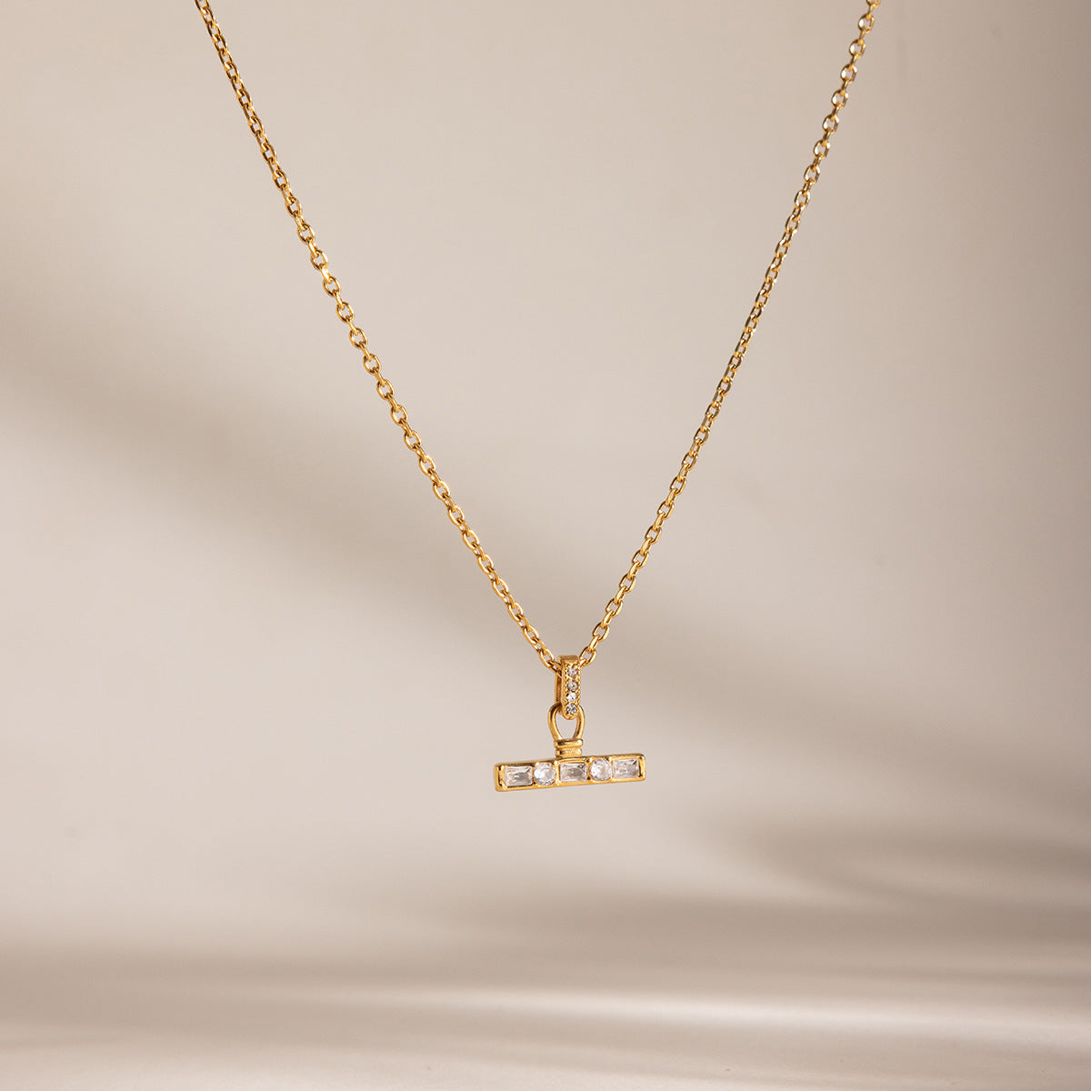 Damen Halskette mit funkelndem Anhänger aus hypoallergenem Edelstahl Shop Nory