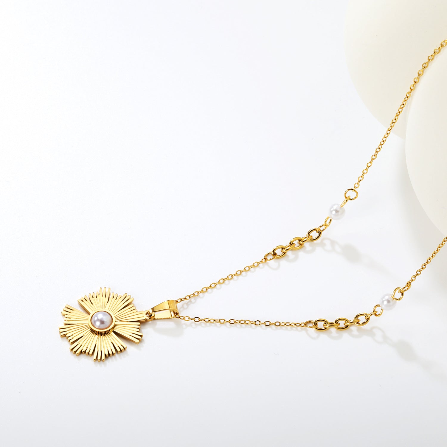 Damen Halskette mit funkelndem Anhänger im floralen Design Shop Nory