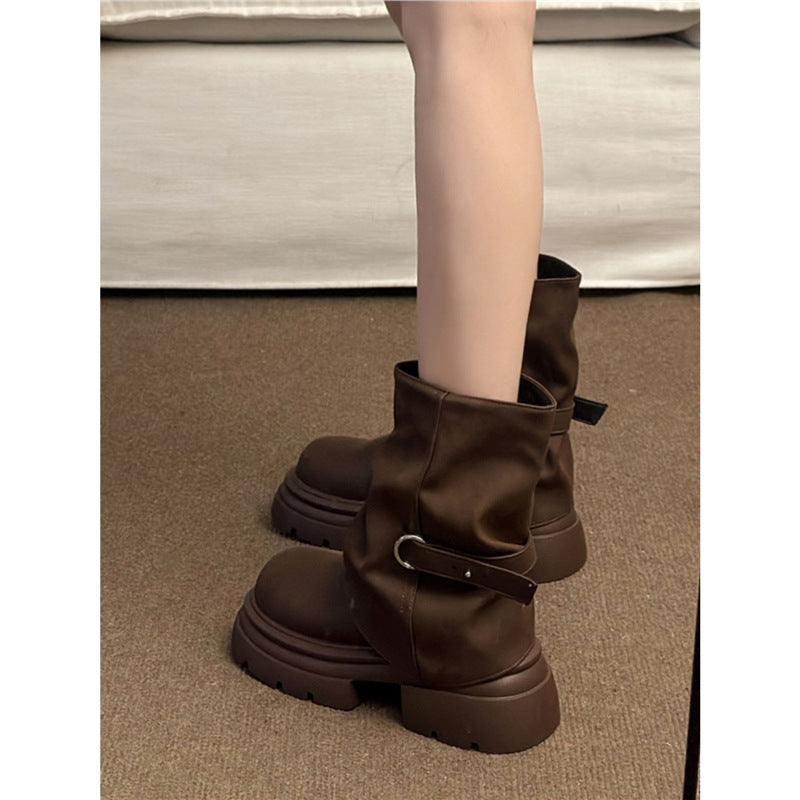 Damen Schlupf‑Stiefel mit gerafftem Schaft und skulpturierter Plateau‑Sohle Shop Nory