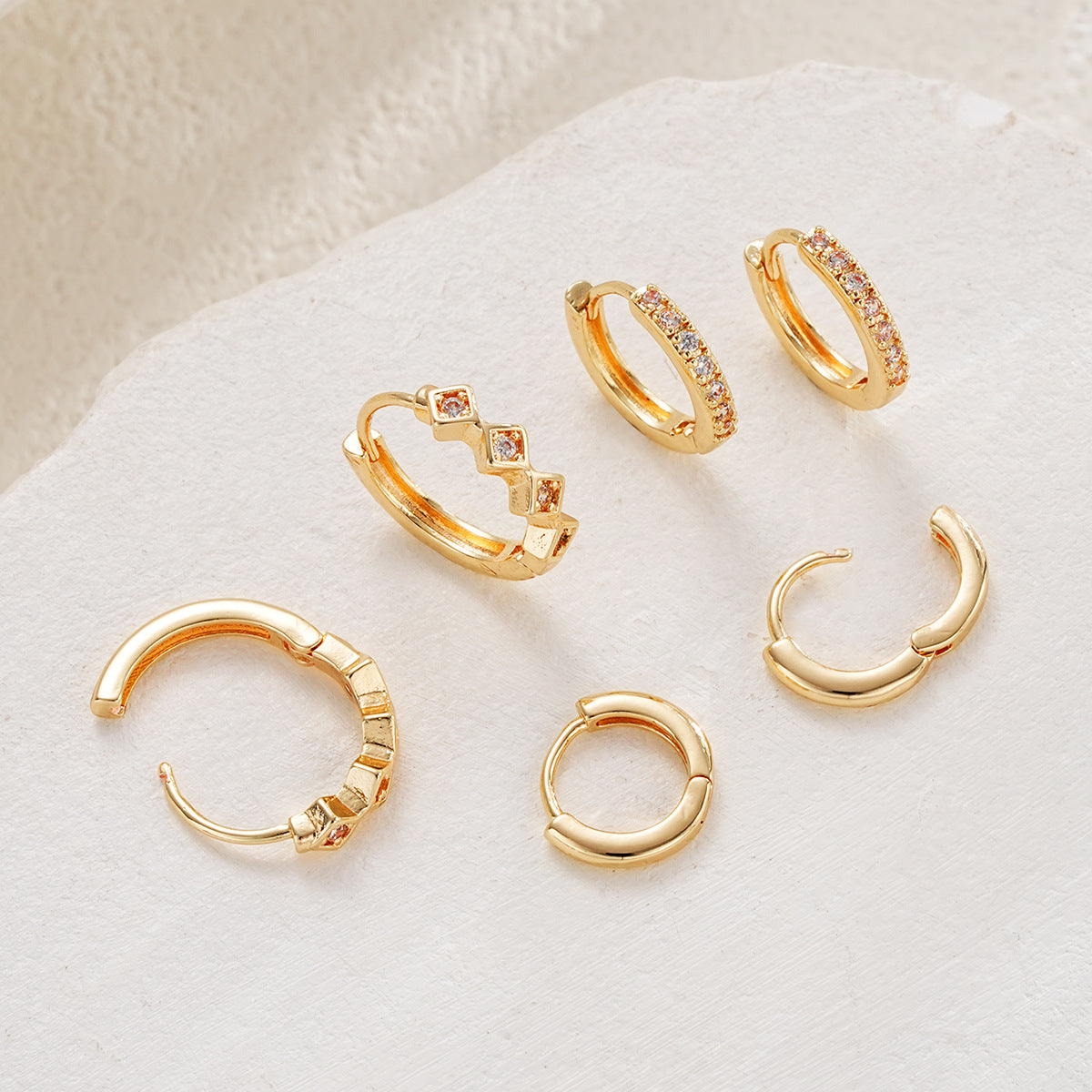 Damen Ohrschmuck Set mit funkelnden Zirkonia und modernen Designs Shop Nory