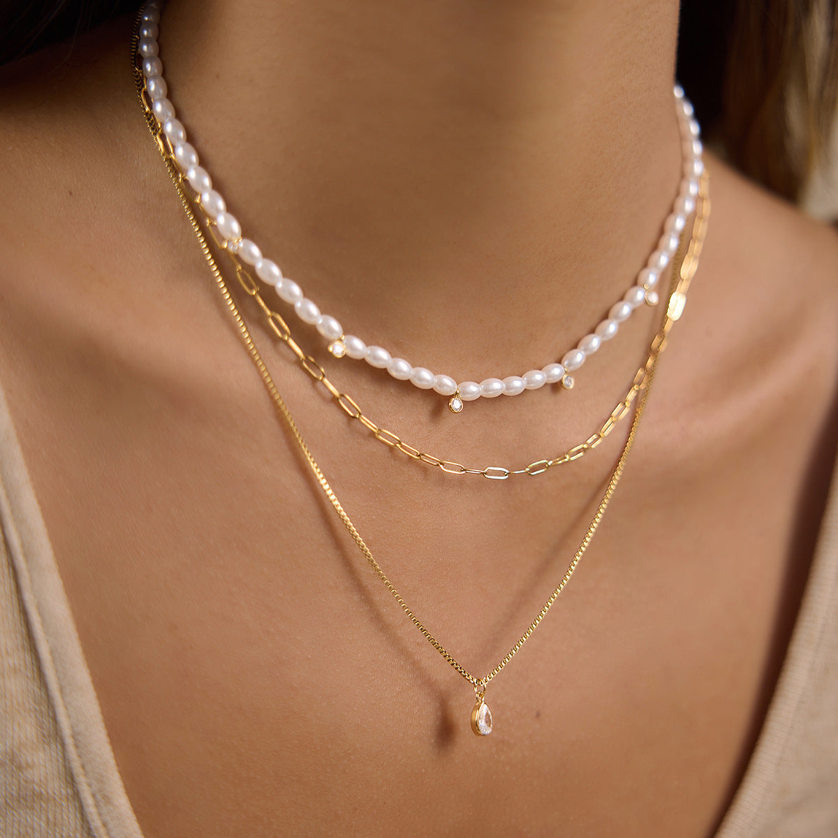 Damen Halskette mit mehrlagigem Design aus hypoallergenem Edelstahl und stilvollem Zirkonia-Anhänger Shop Nory