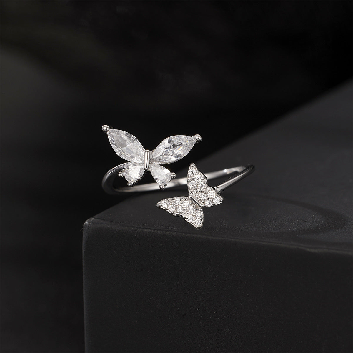Damen Ring mit elegantem Schmetterlingsdesign und funkelnden Zirkonia Shop Nory