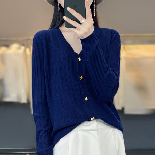Damen Leichter V‑Ausschnitt-Cardigan mit strukturierter Längsrippe und Sternknöpfen Shop Nory