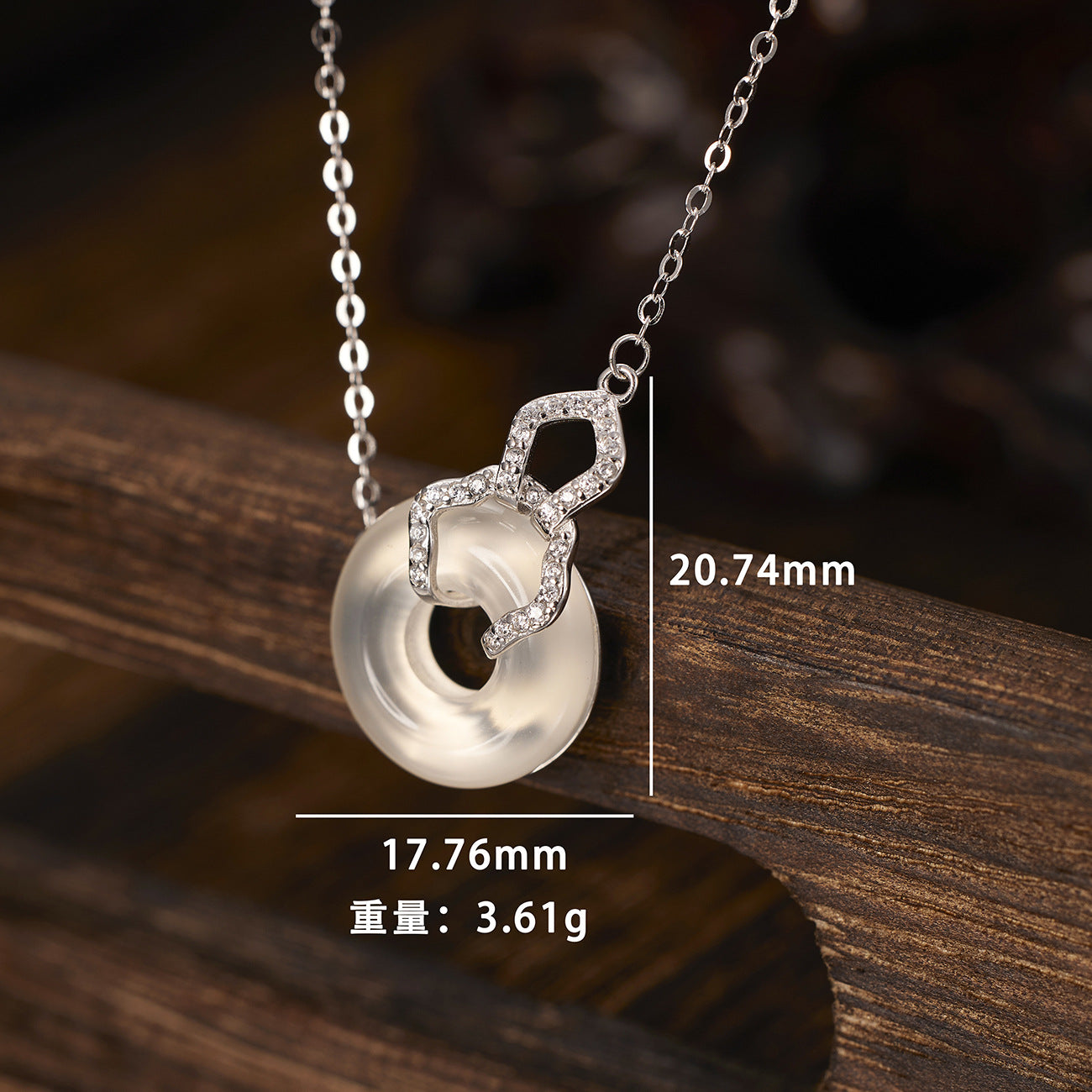 Damen Halskette mit elegantem runden Anhänger und funkelnden Kristallen Shop Nory