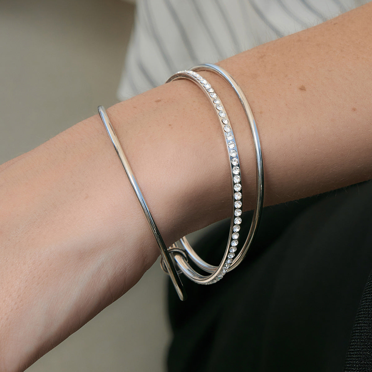 Damen Edelstahl Armband mit funkelnden Kristallen und hypoallergener Verarbeitung Shop Nory
