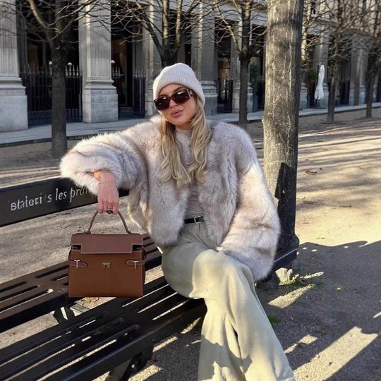 Damen Kurzjacke aus luxuriösem Hochflor‑Faux‑Fur mit kastiger Silhouette und voluminösen Ärmeln Shop Nory