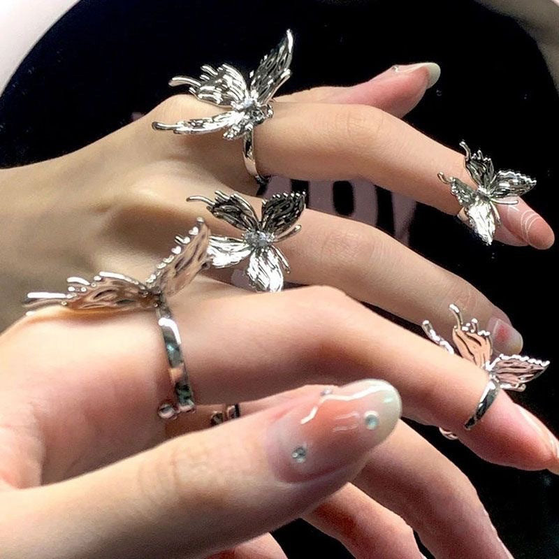 Damen Ring mit kunstvollem Schmetterlingsdesign und funkelnden Kristallakzenten Shop Nory