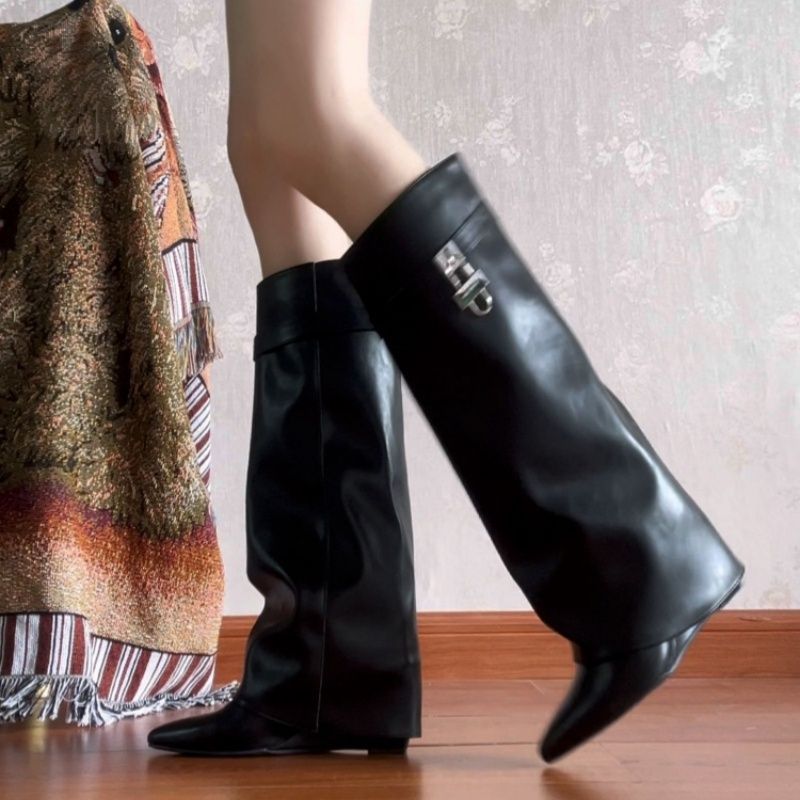 Damen kniehohe Lederstiefel mit spitzer Zehenform, flachem Absatz und seitlichem Schnallenverschluss Shop Nory