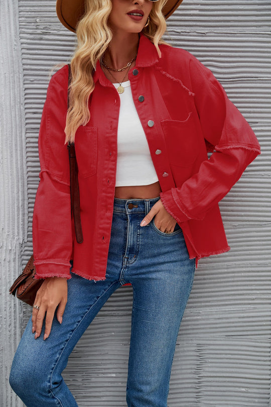 Damen Denimjacke mit lässigem Schnitt und fransigen Details