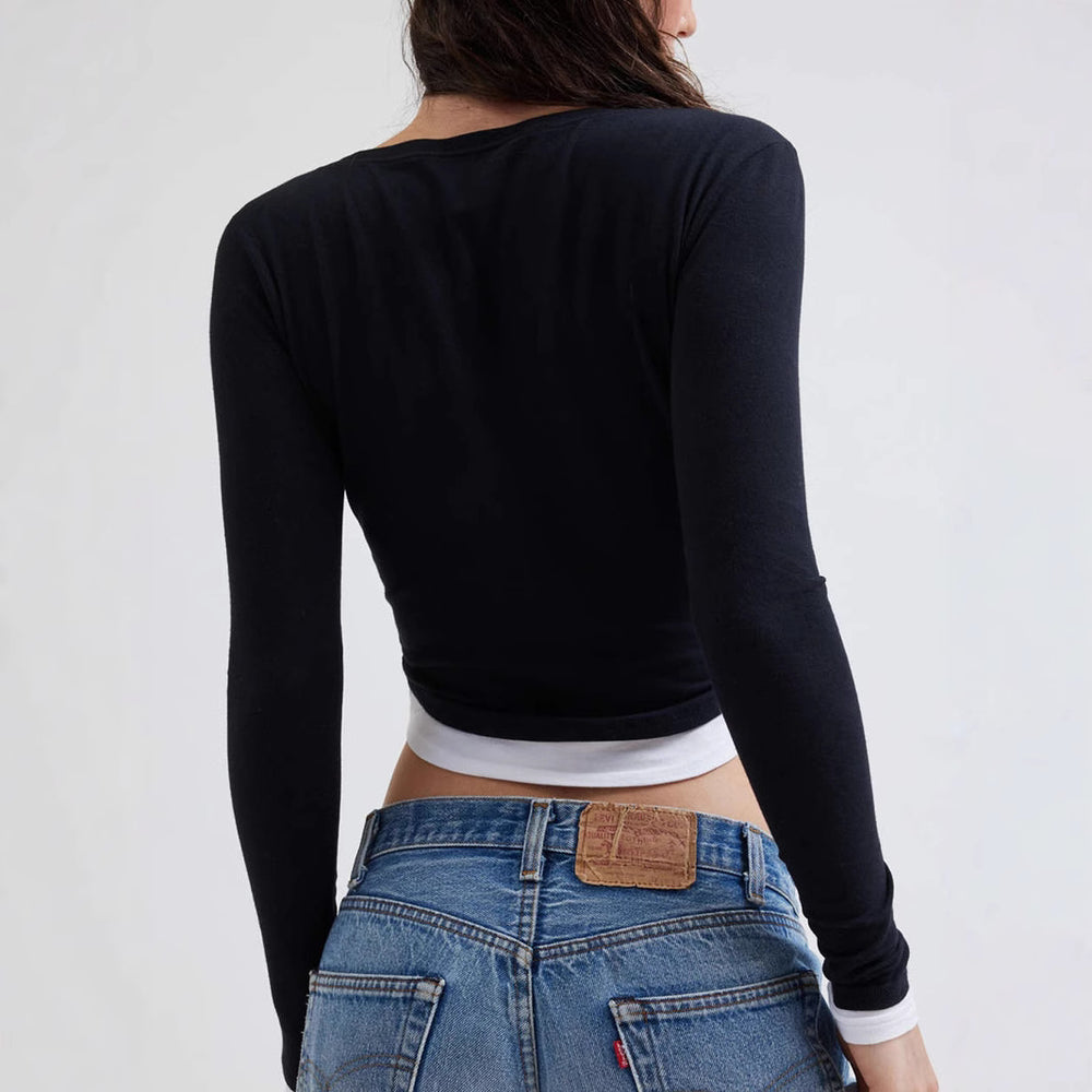 Damen Cropped-Langarmshirt mit eckigem Ausschnitt und kontrastbündchen Shop Nory