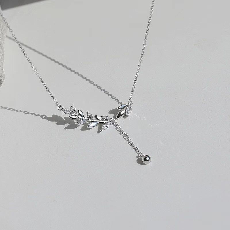 Damen Halskette mit kunstvollen Blumen- und Blättermotiven Shop Nory