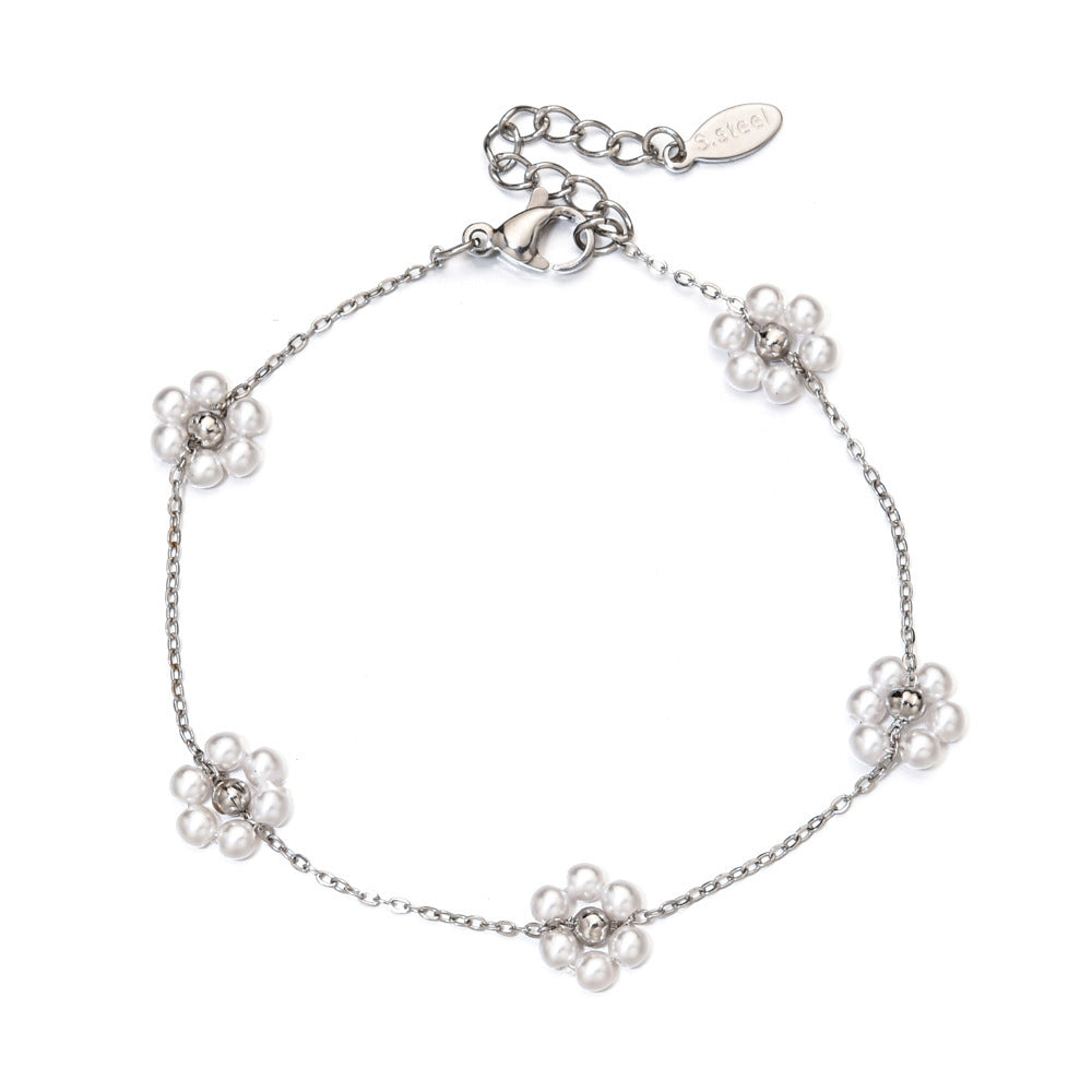 Damen zarte Halskette mit floralen Akzenten und goldfarbener Kettengestaltung Shop Nory