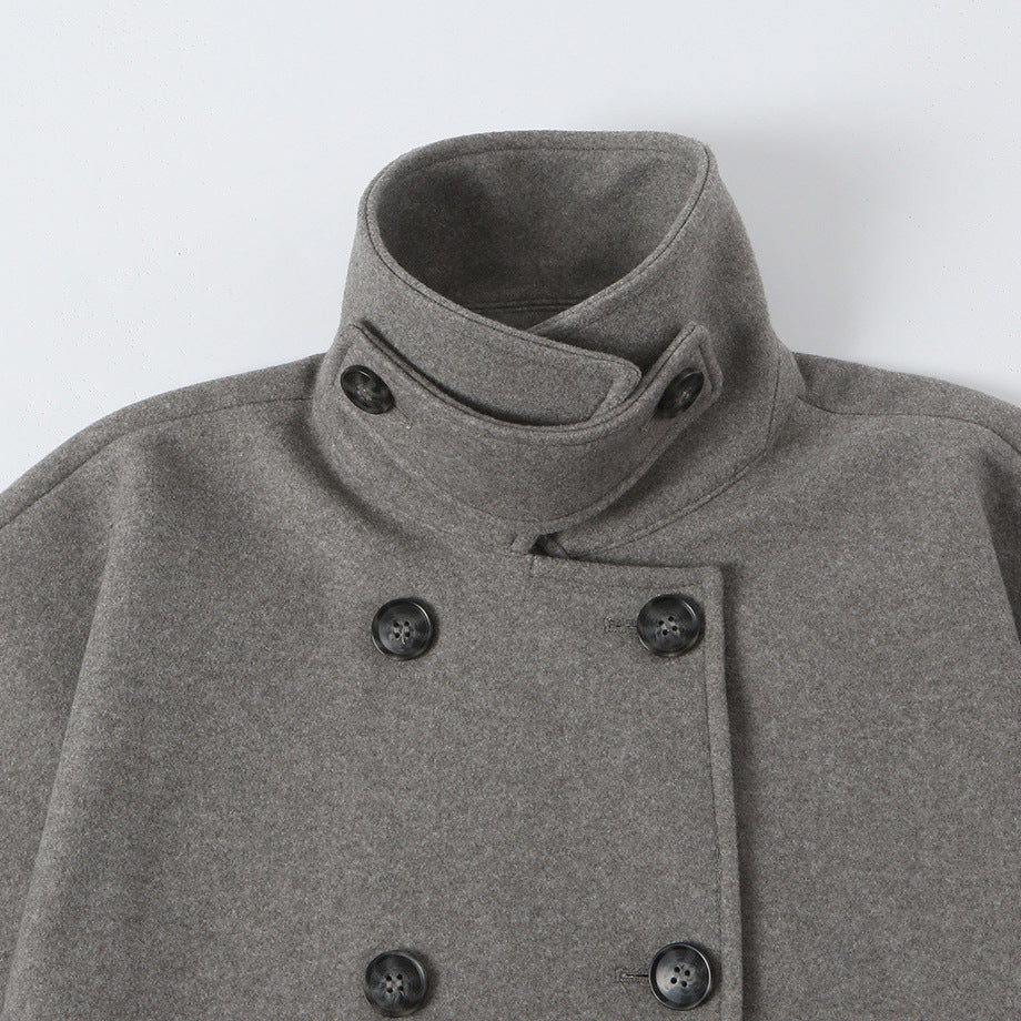Damen Wolloptik-Cape mit doppelreihiger Knopfleiste, hohem Stehkragen und kastiger Silhouette Shop Nory
