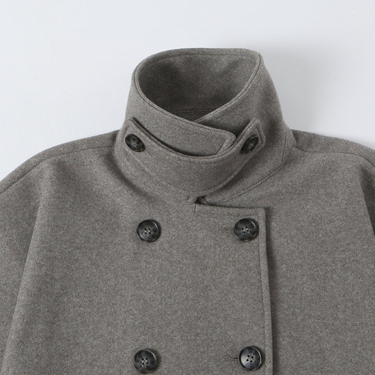 Damen Wolloptik-Cape mit doppelreihiger Knopfleiste, hohem Stehkragen und kastiger Silhouette Shop Nory