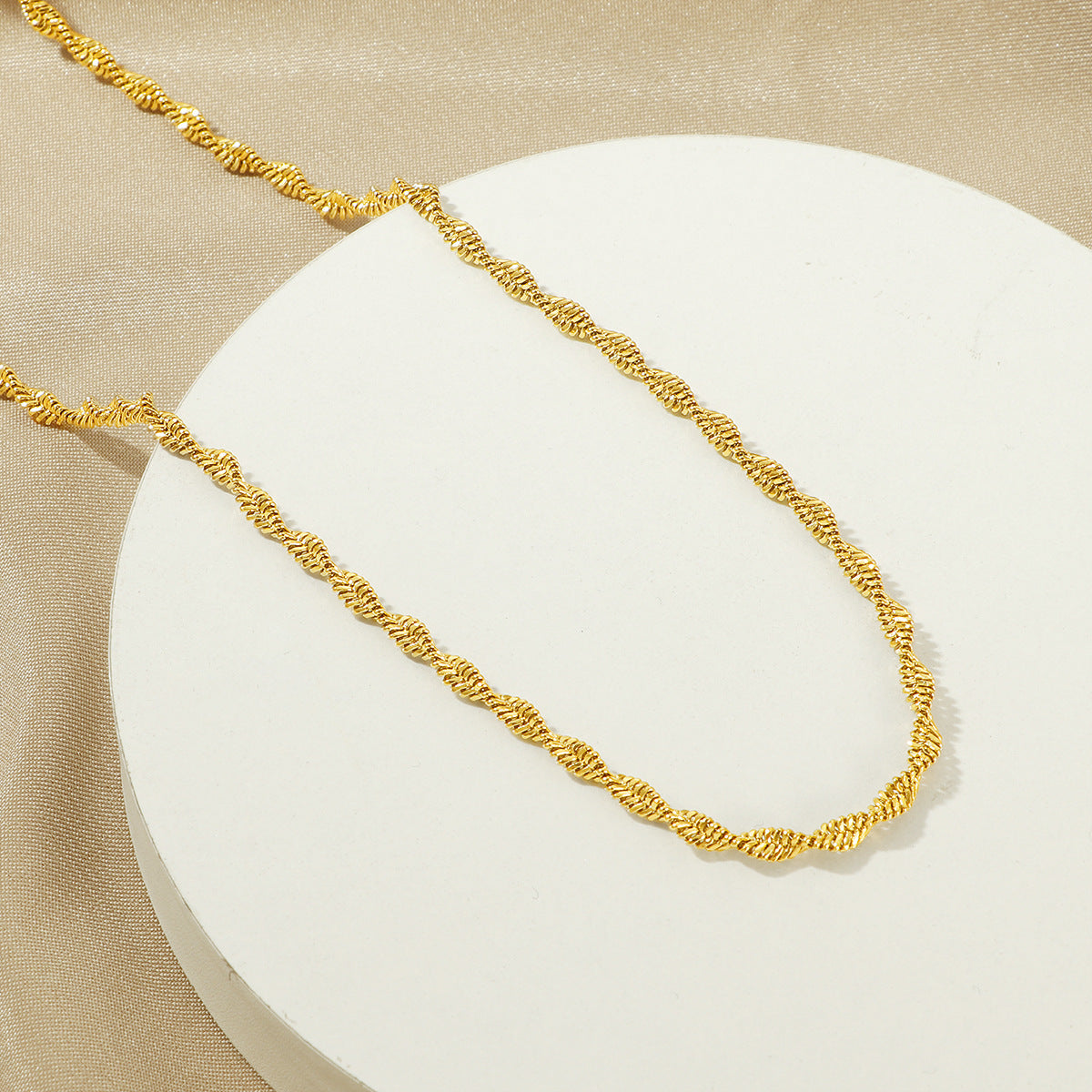 Damen verdrehte Goldseil-Kettenhalskette Shop Nory