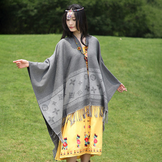 Damen Oversize‑Rechteckponcho aus Wollmix mit eingewebter Jacquardbordüre und Fransensaum Shop Nory