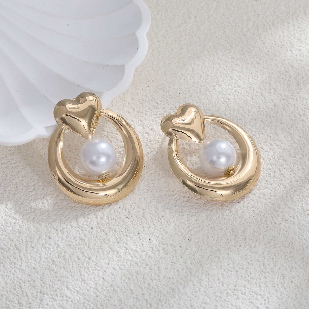 Damen Ohrringe mit herzförmigem Design und künstlicher Perle Shop Nory