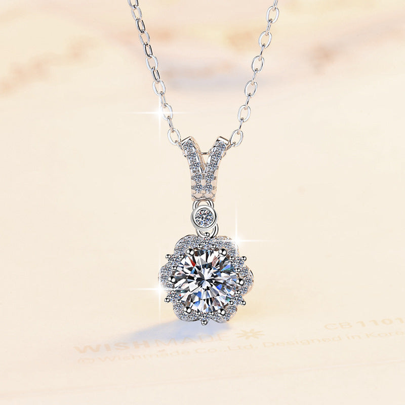 Damen Halskette mit floralem Zirkonia-Anhänger und funkelndem Design Shop Nory