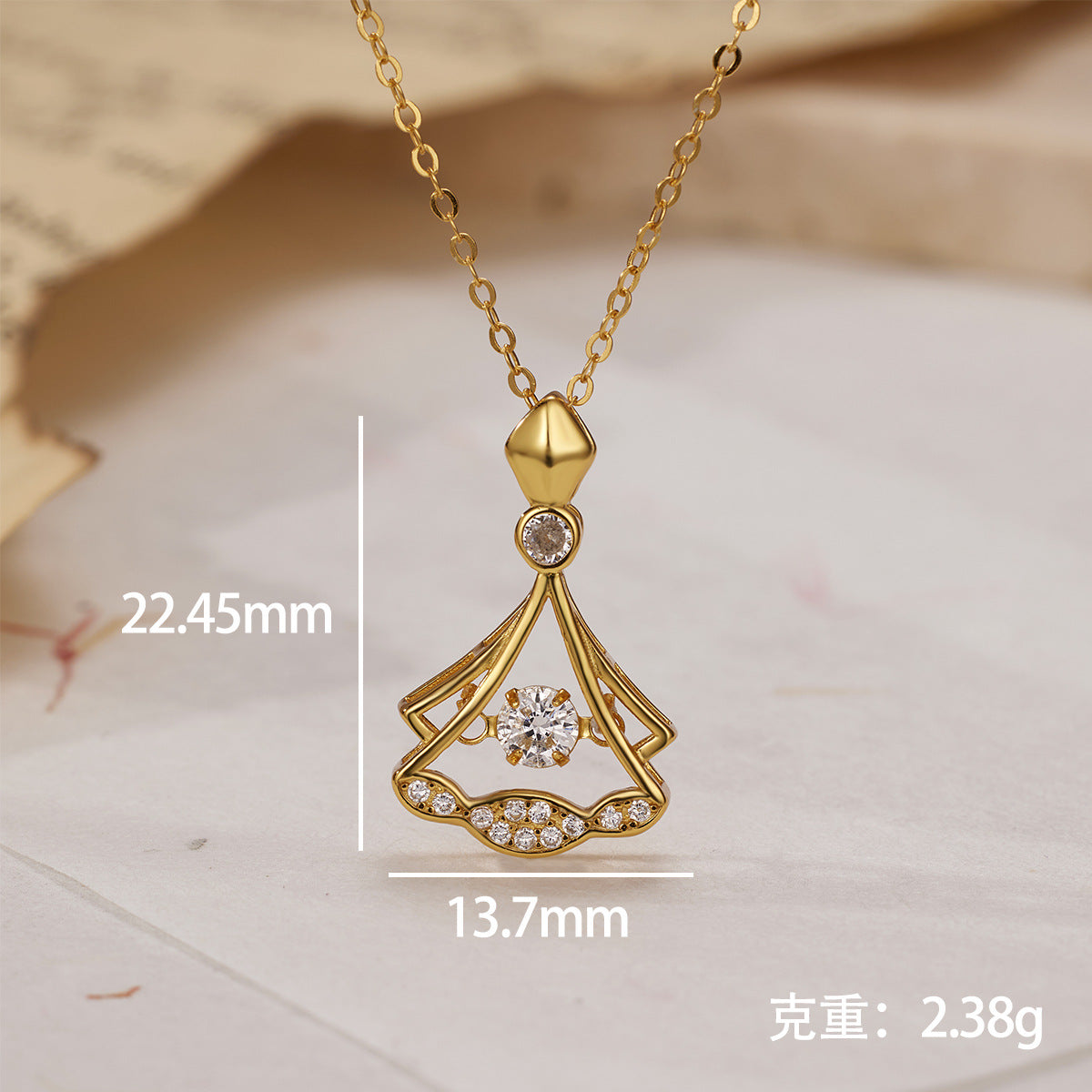 Damen Halskette aus hochwertigem Gold mit kunstvollem Anhänger und funkelnden Kristallen Shop Nory
