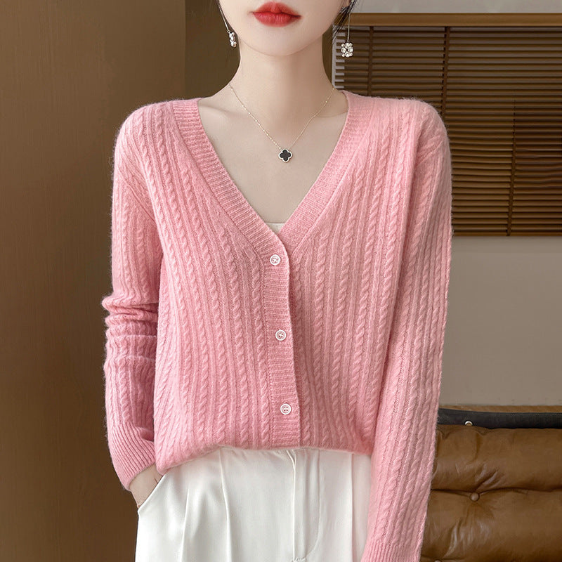 Damen Kurzgeschnittener Feinstrick-Cardigan mit V‑Ausschnitt, feiner Rippenstruktur und Perlmuttknöpfen Shop Nory