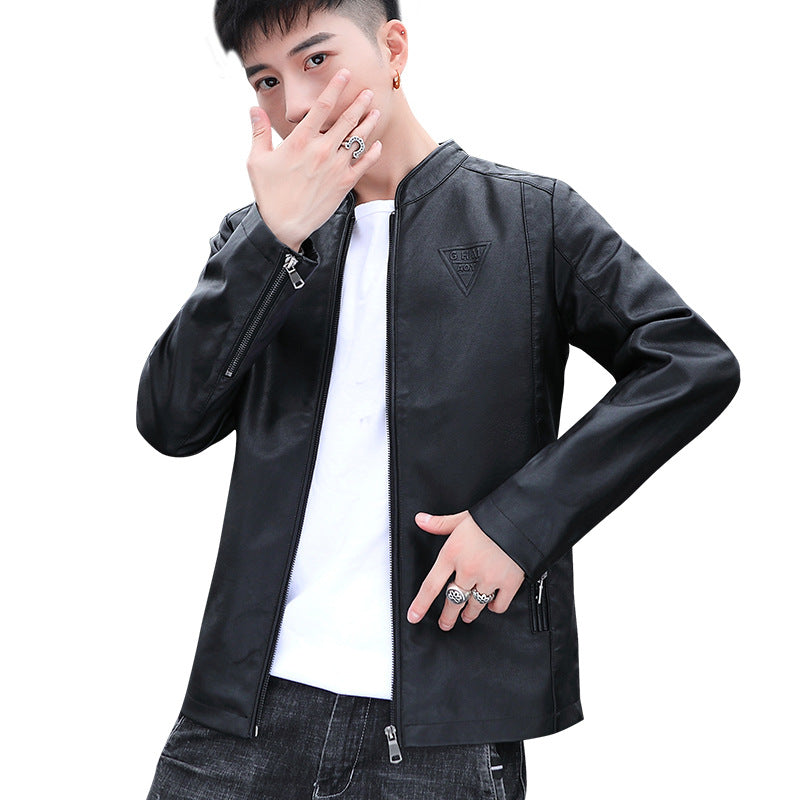 Herren Schmal geschnittene Kunstleder‑Motojacke mit minimalem Stehkragen und Zipperdetail Shop Nory