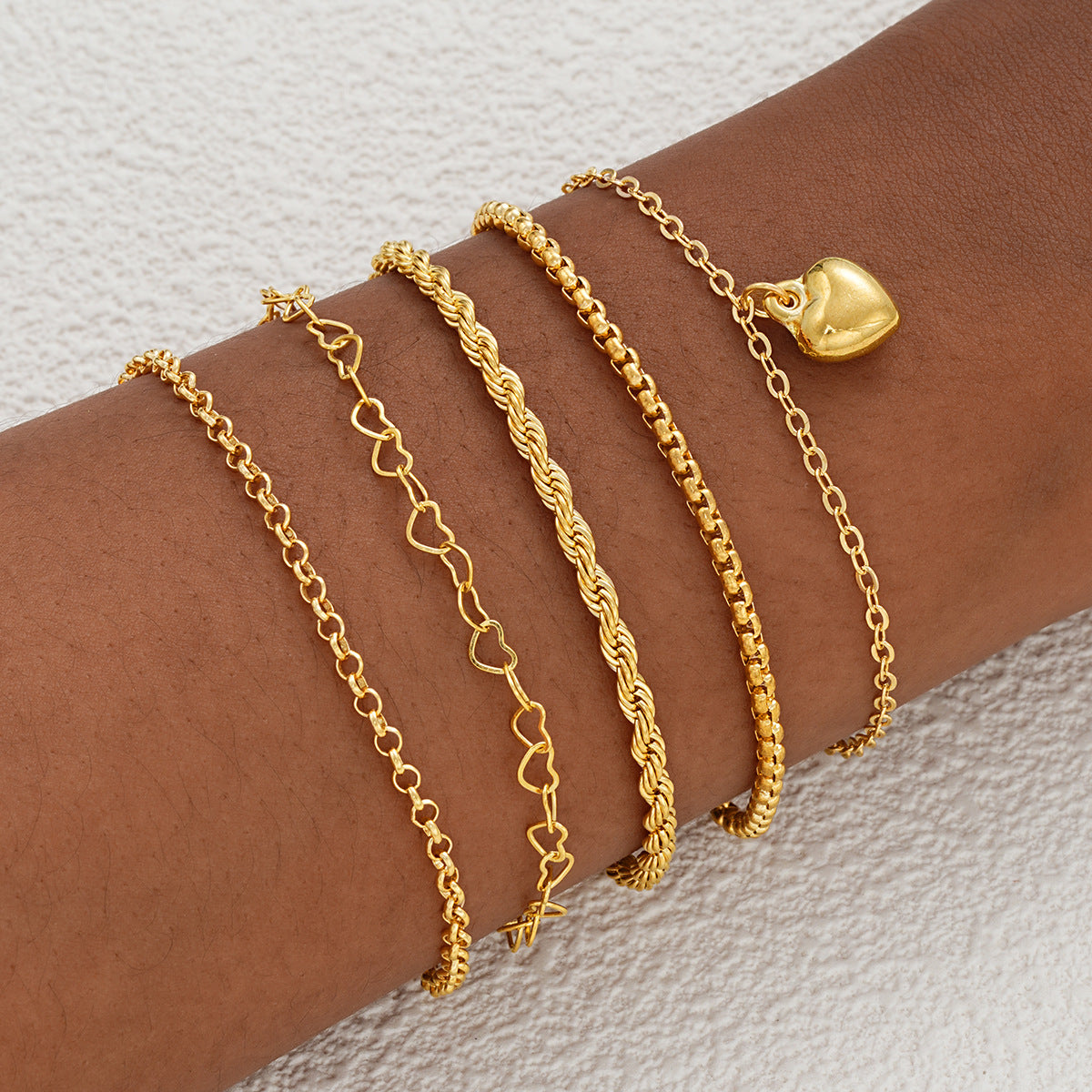 Damen Armband-Set mit filigranen goldfarbenen Ketten und Herzanhänger Shop Nory
