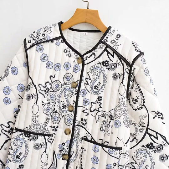 Damen Gesteppte Kurzjacke mit Paisley‑Blumenprint, Rundhalsausschnitt und Kontrastpaspel Shop Nory