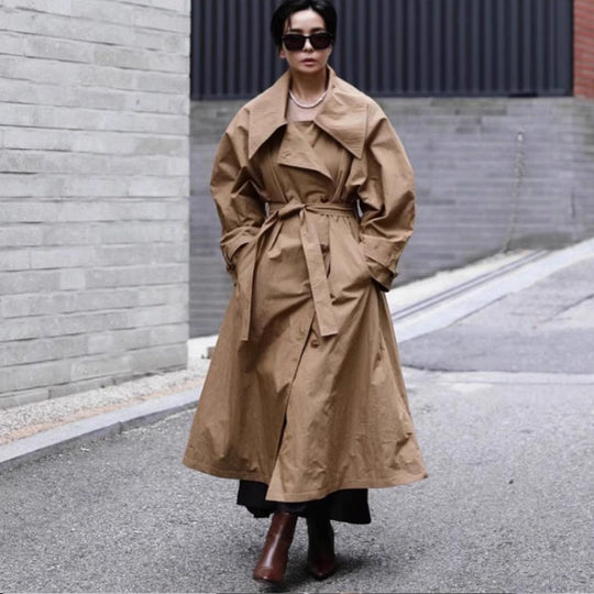 Damen Maxilanger Trenchcoat mit übergroßer Schulterpasse, Taillengürtel und voluminösen Ärmeln Shop Nory
