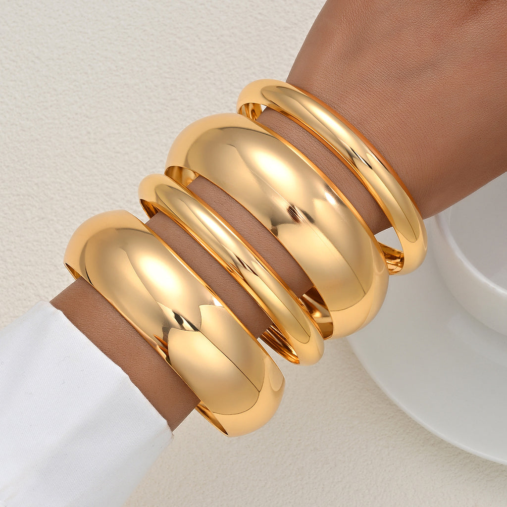 Damenarmreif mit geschwungenem Design und glänzender Oberfläche Shop Nory
