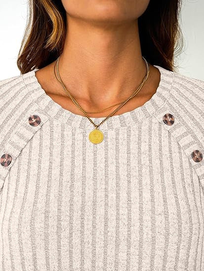 Damen Gerippter Rundhals-Pullover mit dekorativen Schulterknöpfen Shop Nory