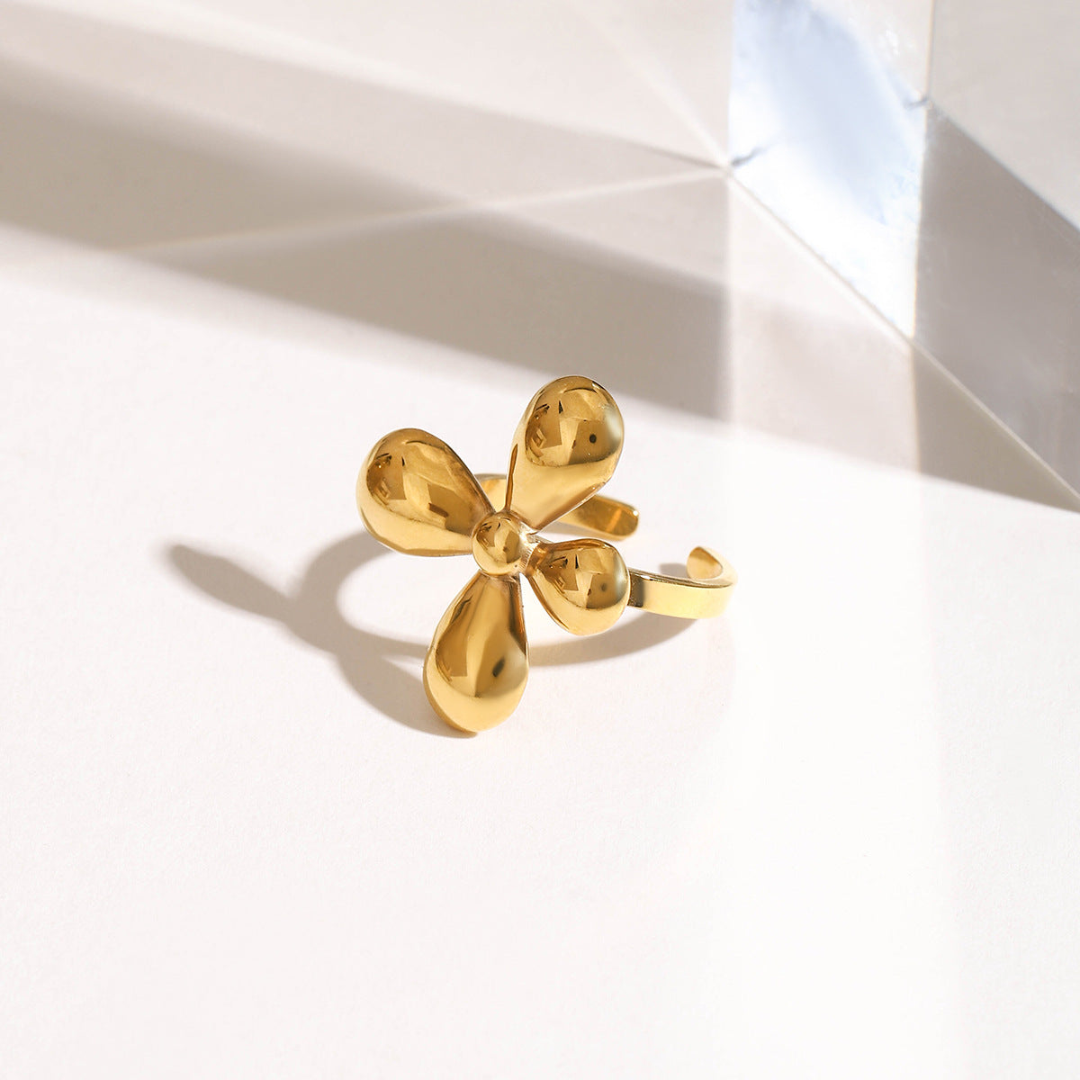 Damen eleganter und modischer Ring mit floralem Design Shop Nory