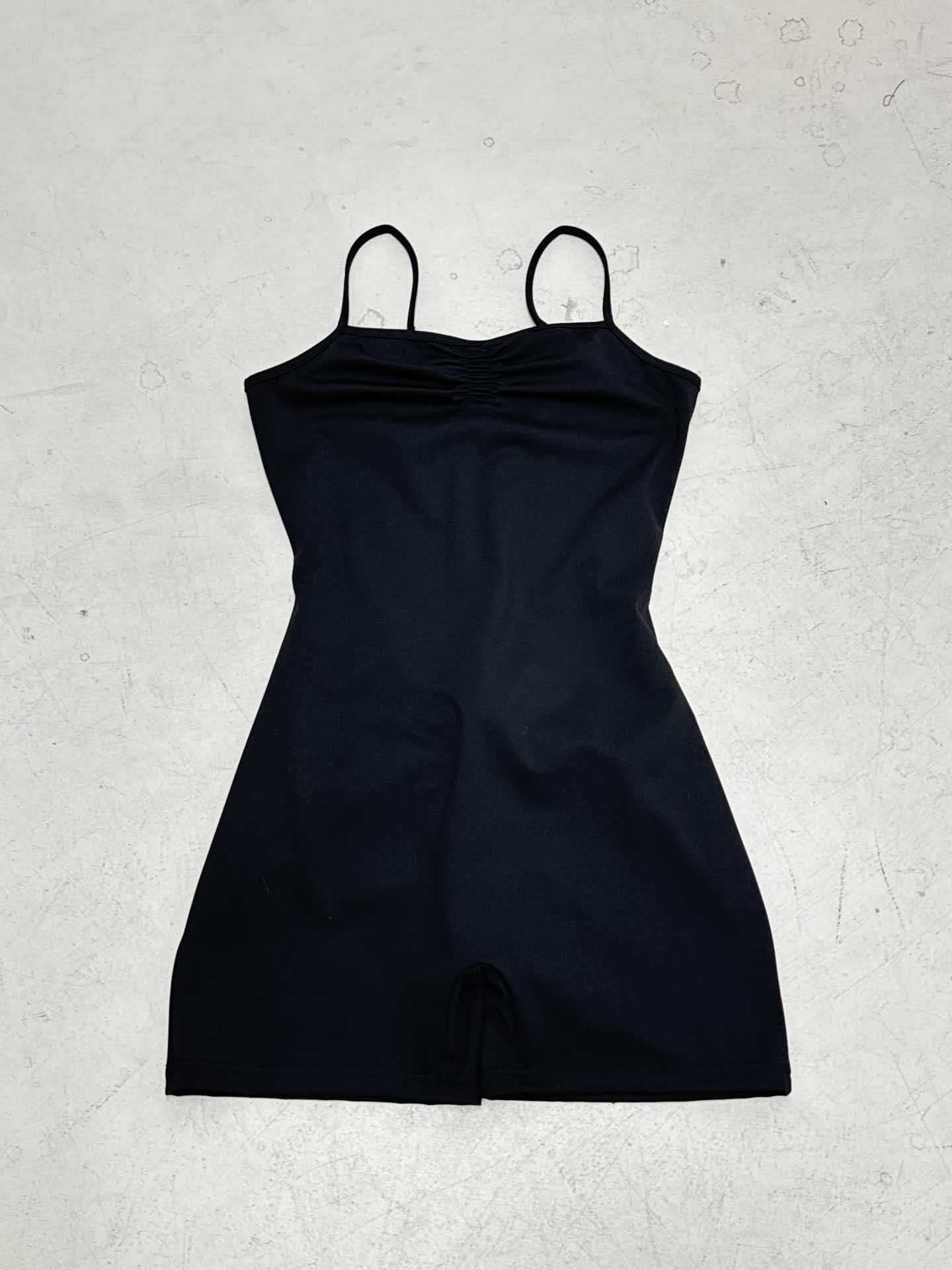 Damen sportlicher Badeanzug mit verstellbaren Trägern und Rüschendetails