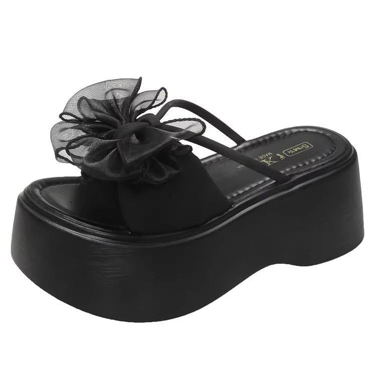 Damen Plateau‑Pantolette mit hoher Wedgesohle und organza‑Blütenapplikation Shop Nory
