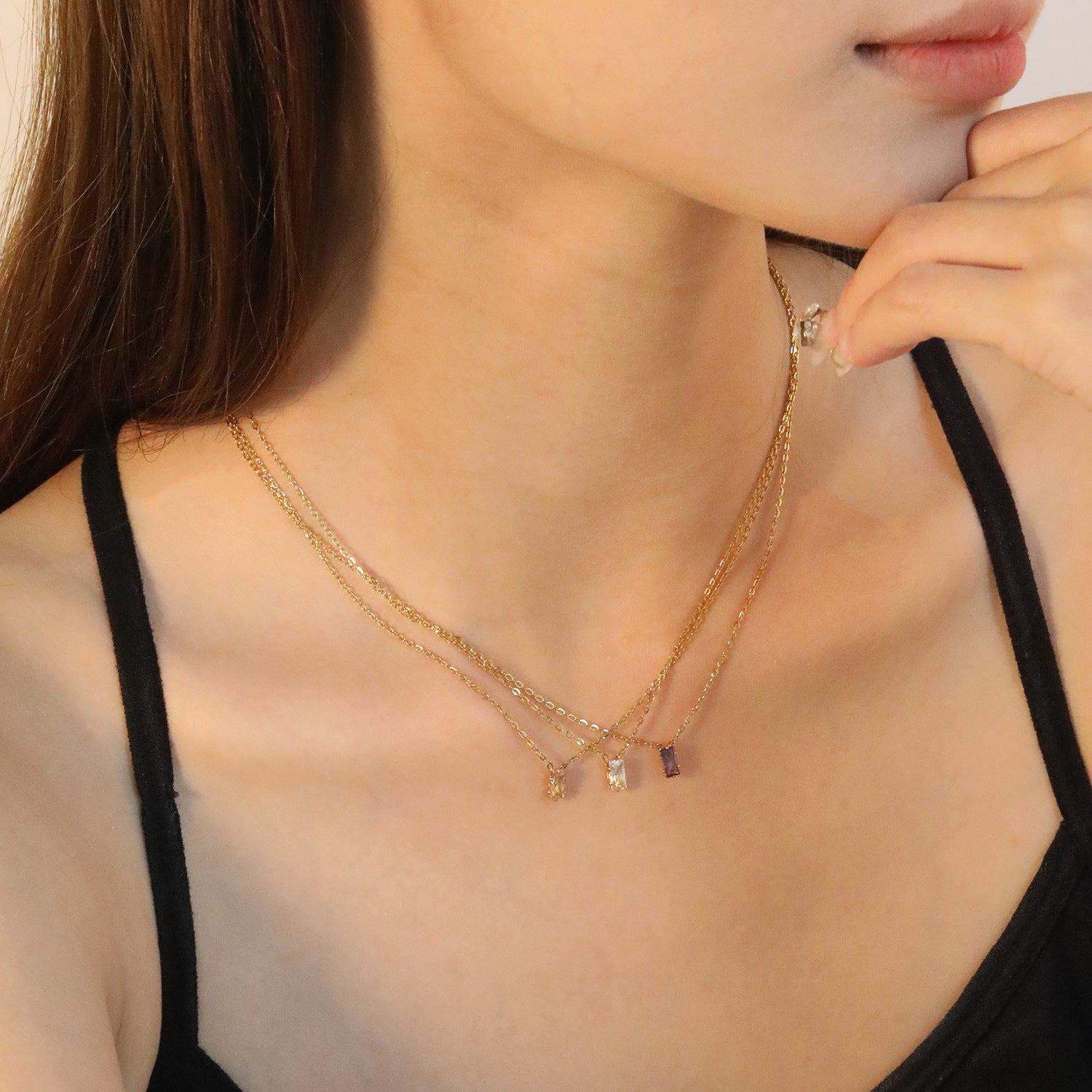 Damen edle Halskette mit funkelndem Kristallanhänger und verstellbarem Kettendesign Shop Nory