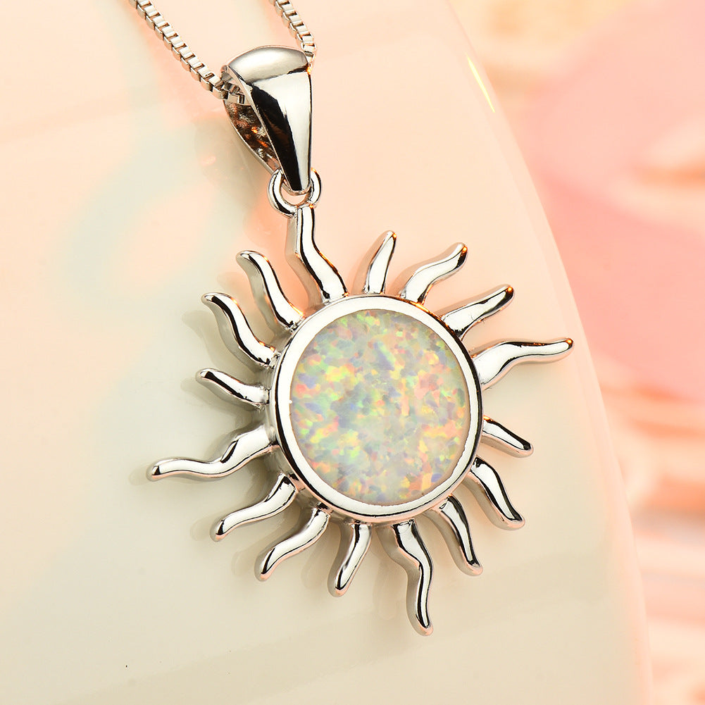 Damen Sonnenanhänger aus hochwertigem Edelstahl mit schimmerndem Opal Shop Nory