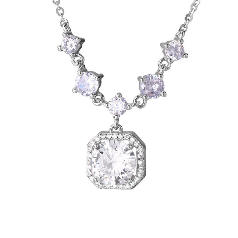 Damen Zarte Halskette mit funkelndem Kristallanhänger und eleganter Detailverarbeitung Shop Nory
