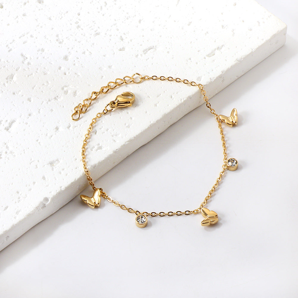 Damen Armband mit filigranen Blumenmotiven und funkelnden Kristallen Shop Nory