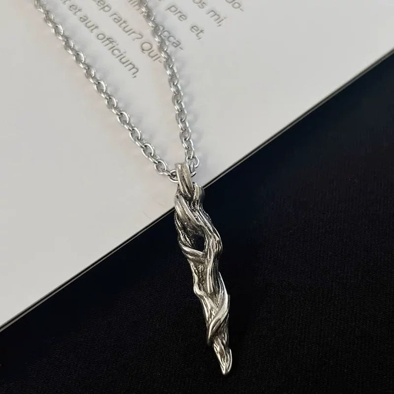 Damen Halskette mit kunstvollem Anhänger im organischen Design Shop Nory