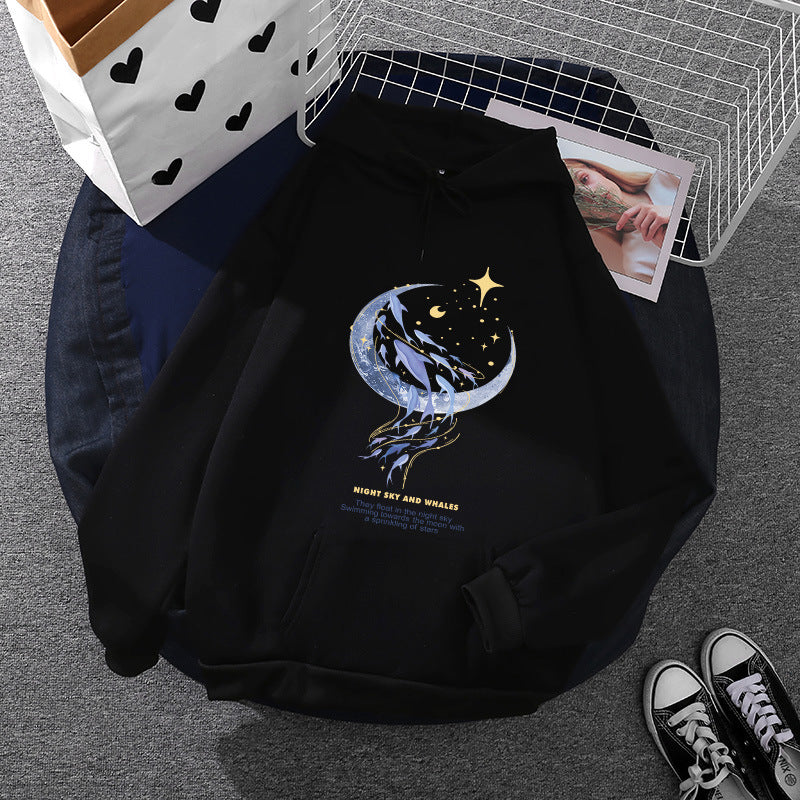Damen nan Kapuzenpullover mit Mond‑und‑Wal-Illustration, Oversize-Schnitt und Kängurutasche Shop Nory