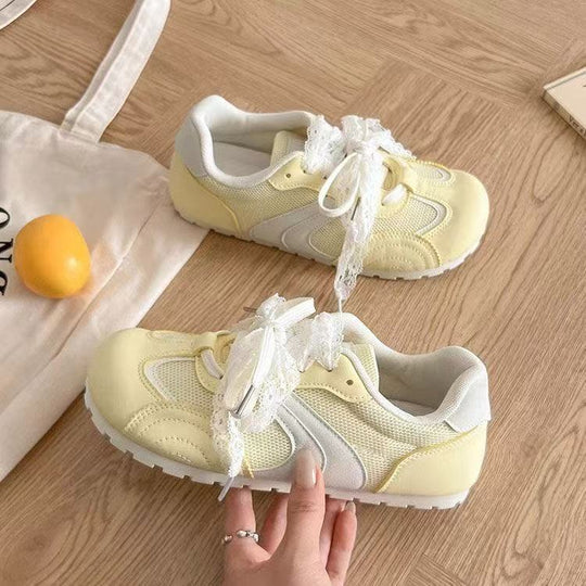 Damen Sneaker mit eleganten Spitzenakzenten und komfortabler Dämpfung