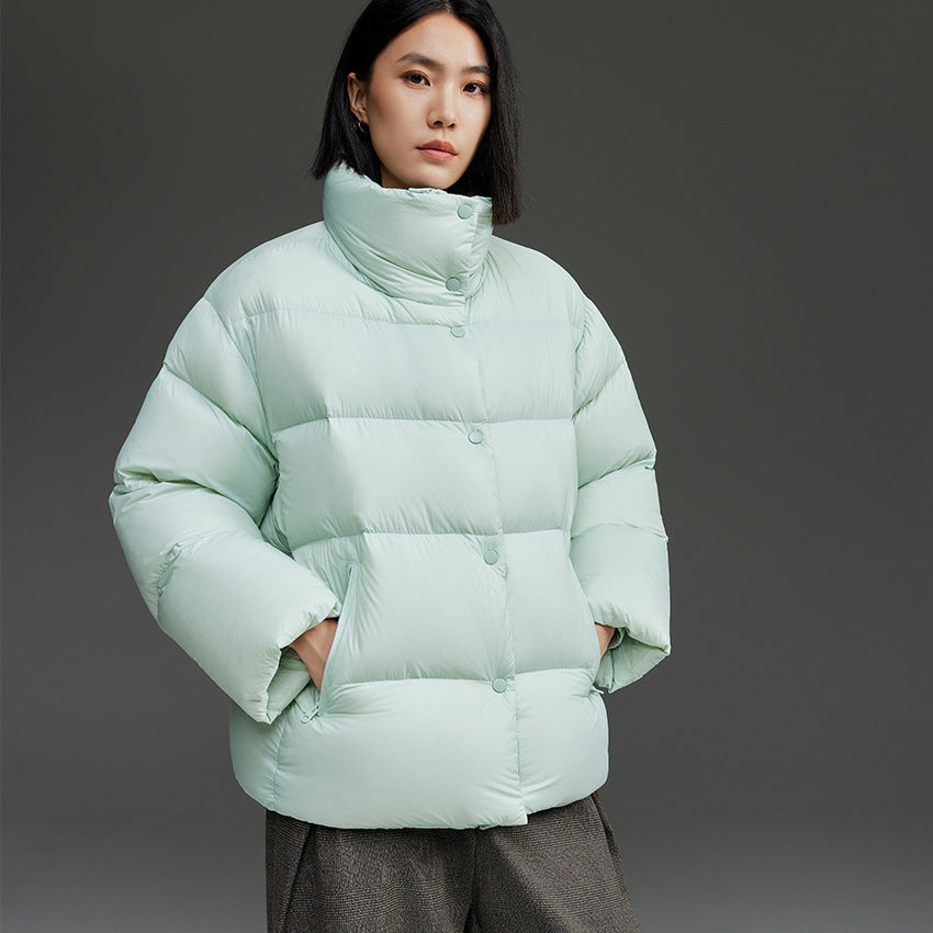 Damen Kurz geschnittene gesteppte Daunenjacke mit hohem Stehkragen, Boxy-Silhouette und Druckknöpfen Shop Nory