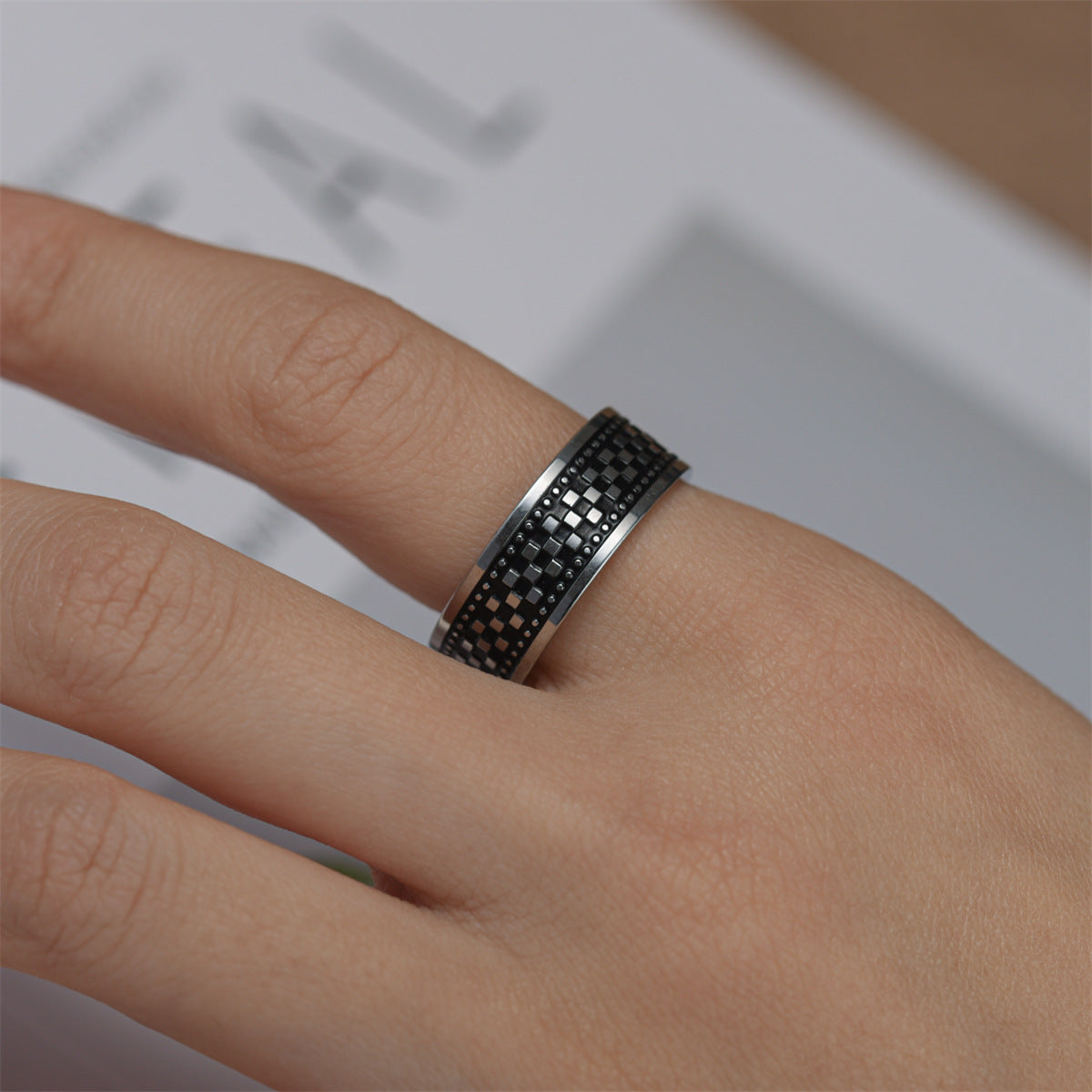 Herren Ring mit elegantem geflochtenem Karomuster Shop Nory