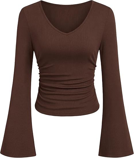 Damen Geripptes Cropped-Top mit V-Ausschnitt, taillierter Raffung und ausgestellten Trompetenärmeln Shop Nory