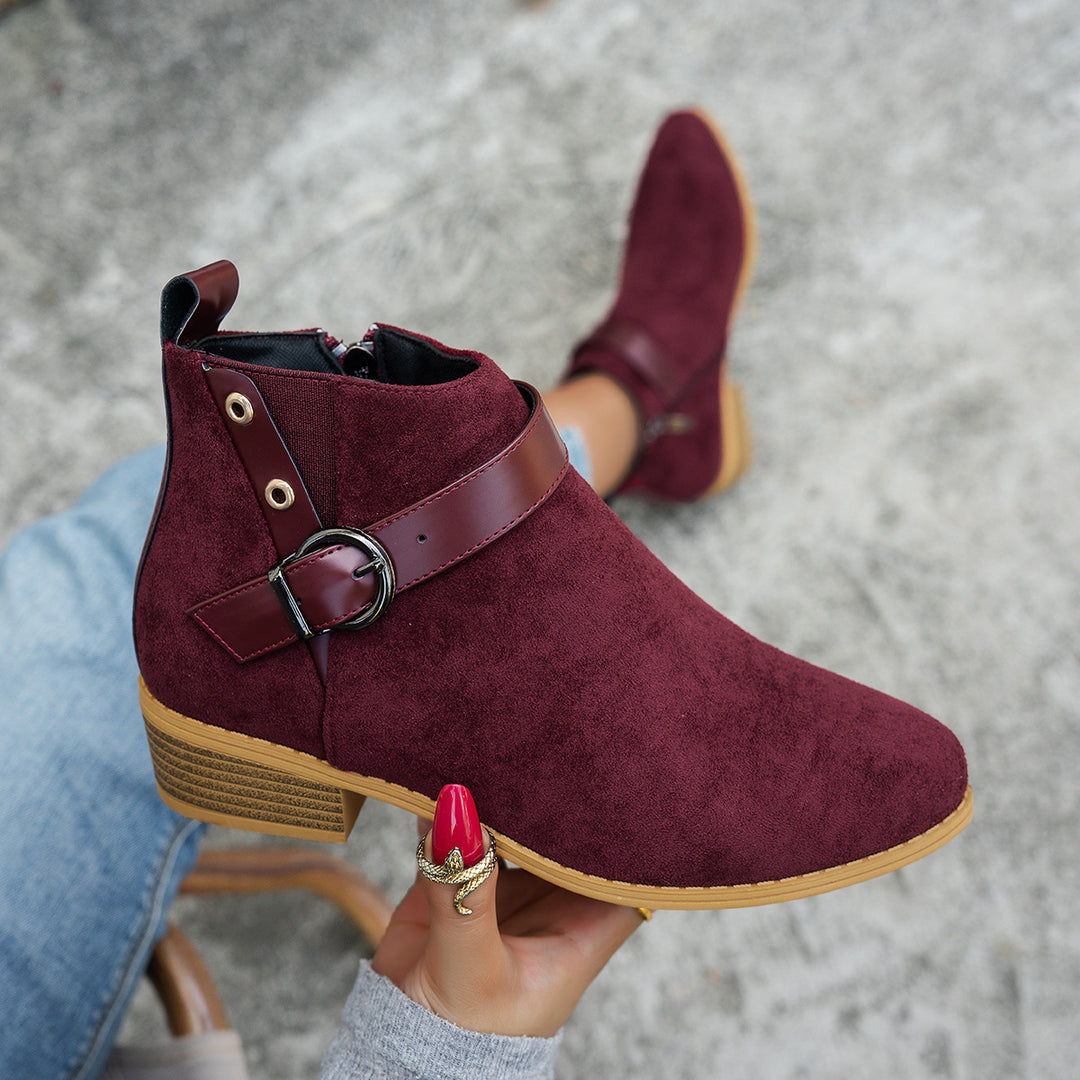 Damen Kurzschaft-Stiefelette aus Wildlederoptik mit seitlichem Reißverschluss und Ziergurt Shop Nory