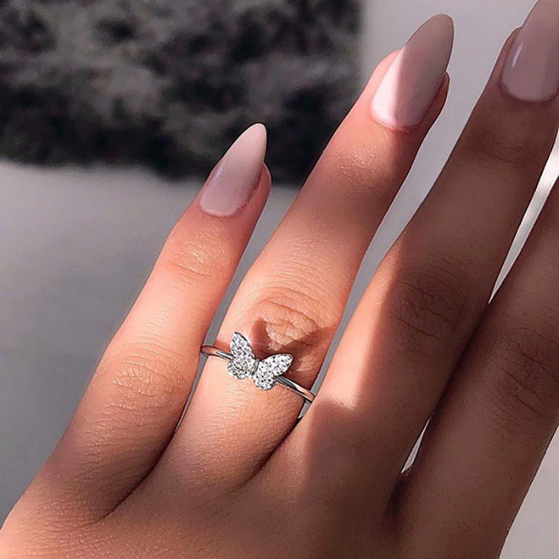 Damenring mit filigranem Schmetterlingsdesign und funkelnden Zirkonia Shop Nory