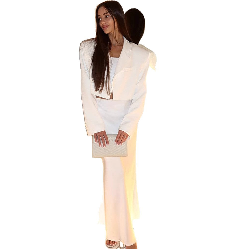 Damen Kurzblazer- und Maxirock-Zweiteiler aus fließendem Satin mit tailliertem Bund Shop Nory