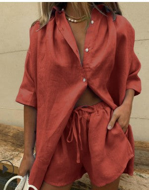 Damen lässiges Leinen-Set mit oversized Hemd und kurzen Hosen