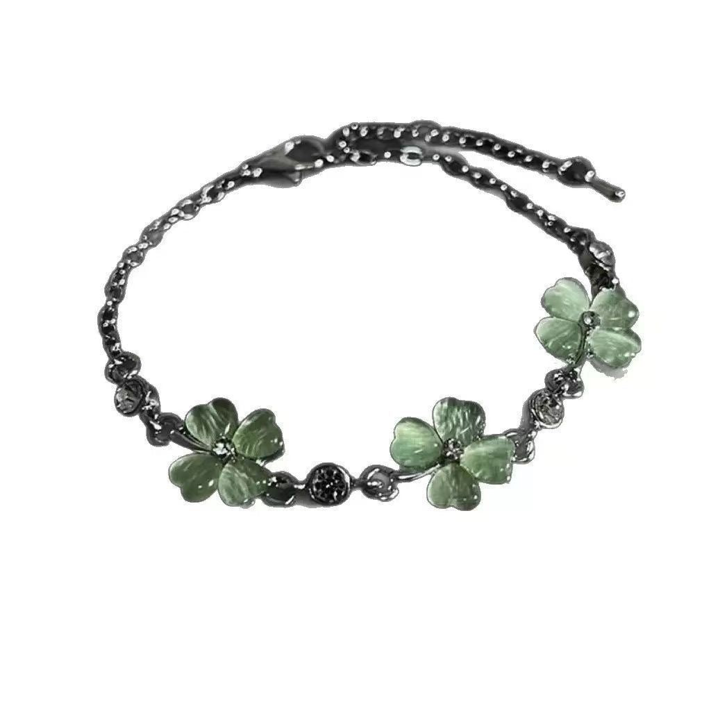 Damen Armband mit kunstvollen Blumenanhängern Shop Nory