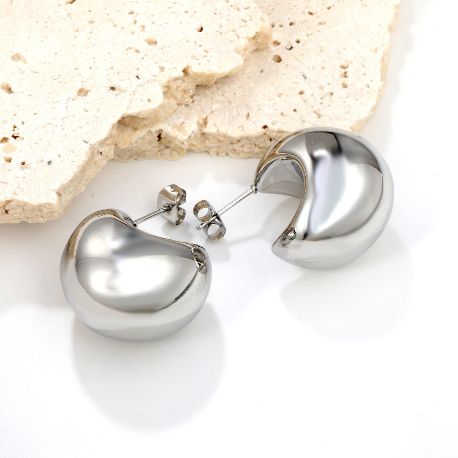 Damen Elegante Creolen mit modernem, geschwungenem Design Shop Nory